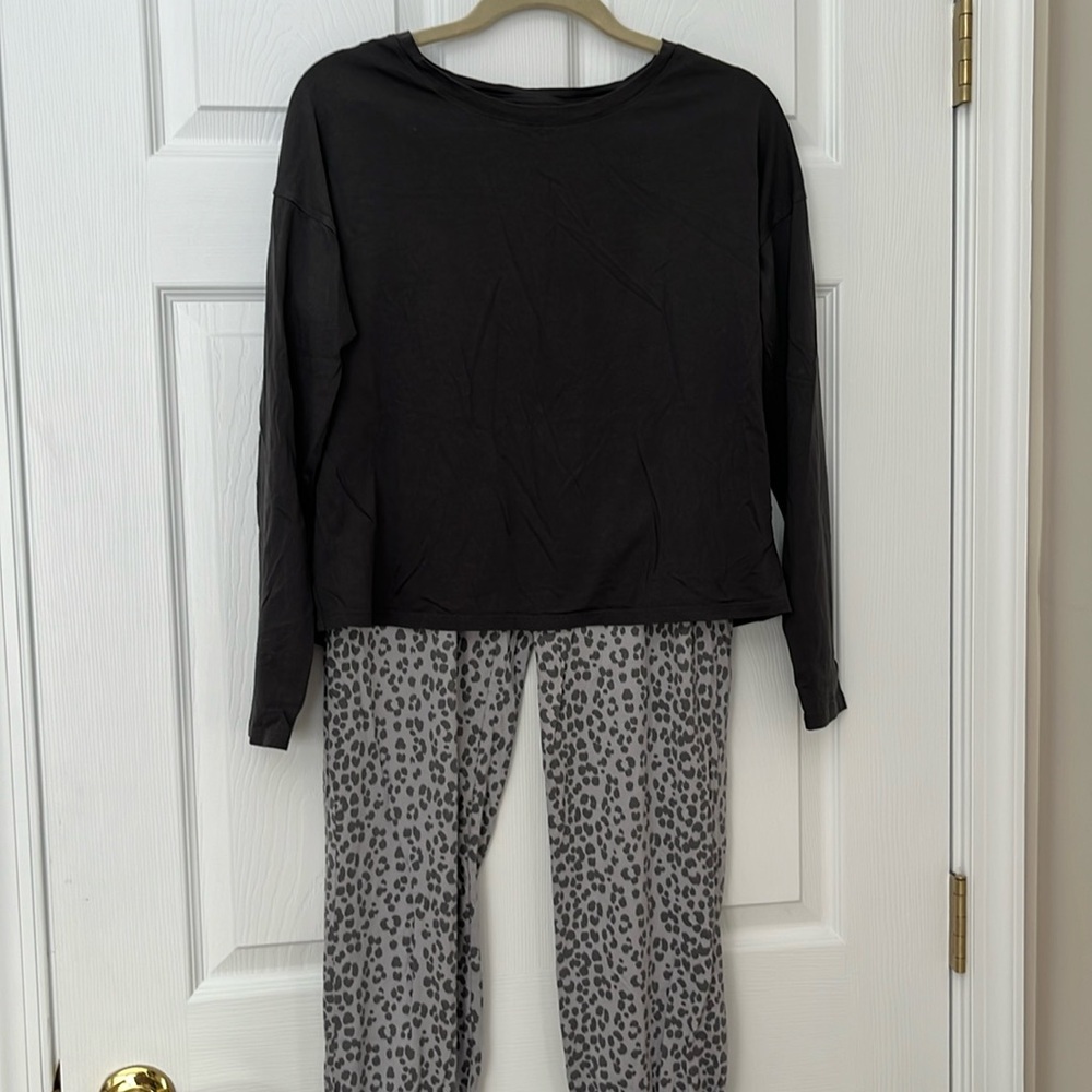 Gap Body lounge set! - Picture 2 of 5